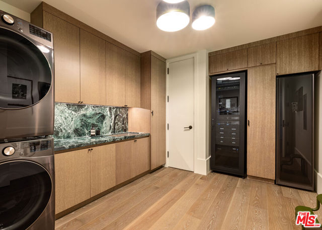 Image 16 of 34 For 8420 Sunset Boulevard 504