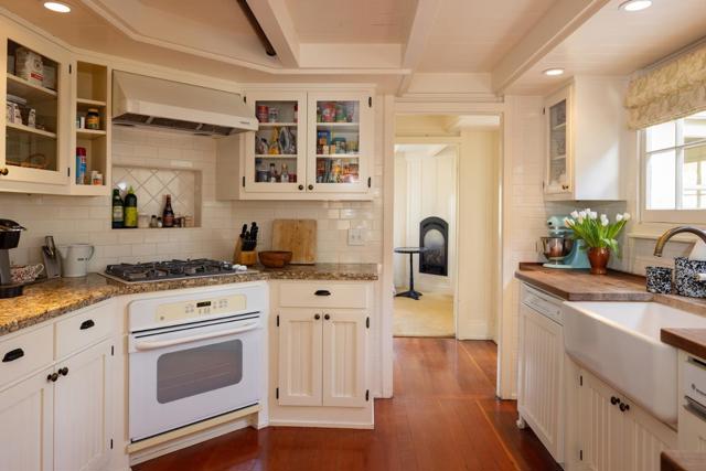 0 NW Corner Casanova & Ocean Avenue, Carmel CA: https://media.crmls.org/mediaz/9fa4169f-91c3-4570-91dc-a473d7264fa2.jpg