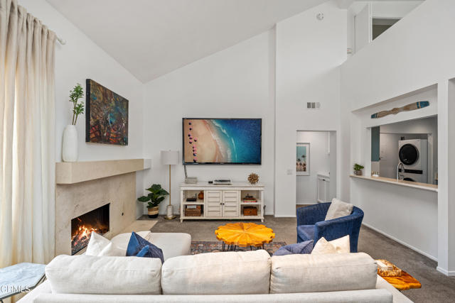 2287 Martinique Lane, Oxnard CA: https://media.crmls.org/mediaz/9fa4636f-ebeb-4a66-b1a1-eee52ced0463.jpg
