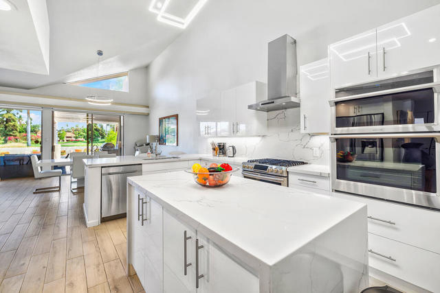 192 Kavenish Drive, Rancho Mirage CA: https://media.crmls.org/mediaz/9fa48664-8b0d-4d30-b245-095b4b507944.jpg
