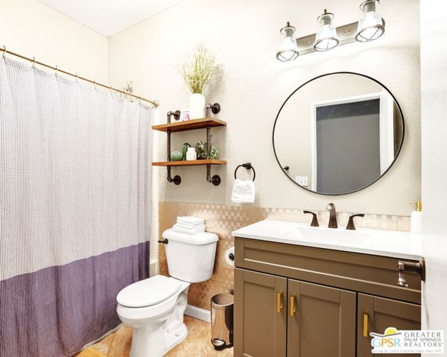 2162 Shannon Way, Palm Springs CA: https://media.crmls.org/mediaz/9fa4bcd8-a89f-4233-b754-0ffefd0bbf85.jpg