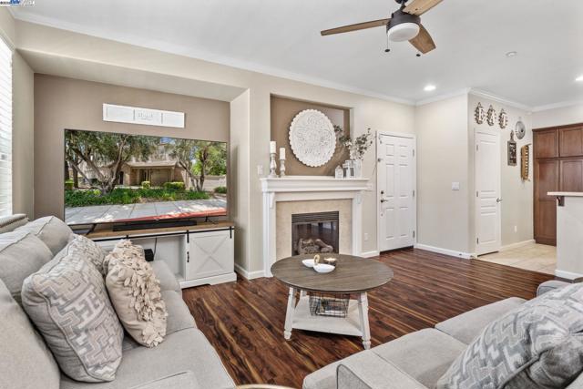 161 W Luna Loca Ln, Mountain House CA: https://media.crmls.org/mediaz/9fa540d8-2866-48d6-a994-f54892640f70.jpg