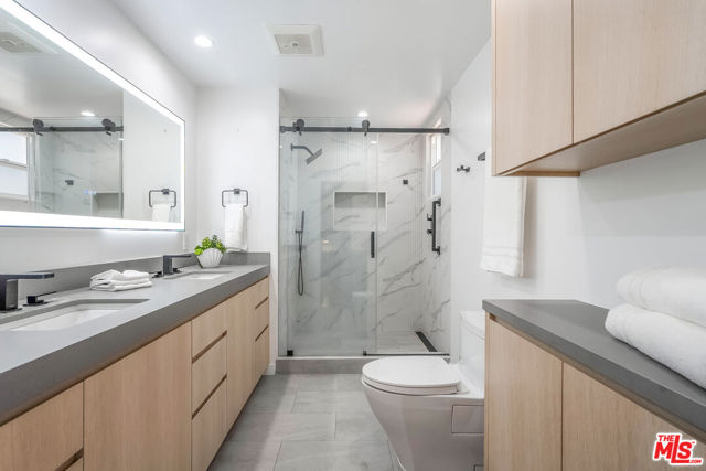 2622 2nd Street, Santa Monica CA: https://media.crmls.org/mediaz/9fa55f70-e259-4fdb-9ead-21ba95d73dd9.jpg