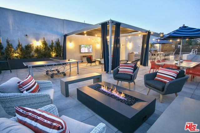 8017 W NORTON Avenue, West Hollywood CA: https://media.crmls.org/mediaz/9fa5aaf1-c0f1-4212-b26f-0c2d1ed87833.jpg