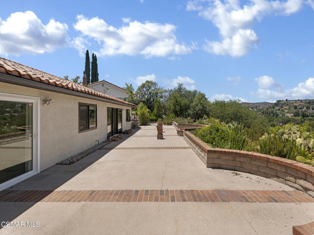 2031 Channelford Road, Westlake Village CA: https://media.crmls.org/mediaz/9fa5d0f8-a69b-4216-9e46-77cf4b298a3e.jpg