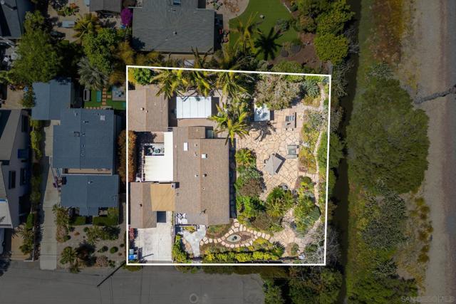 260 27Th St, Del Mar CA: https://media.crmls.org/mediaz/9fa62623-6b59-44d5-9977-b10284c3eb89.jpg
