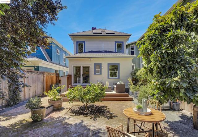 3034 Martin Luther King Jr Way, Oakland CA: https://media.crmls.org/mediaz/9fa6c308-1dcc-40c5-897d-1034352150d1.jpg