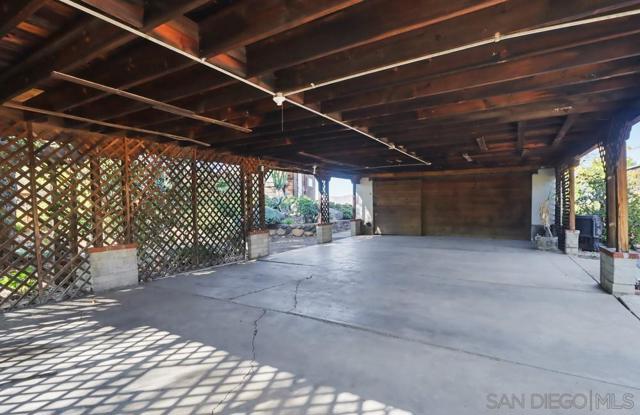 602 Starbright Ln, Alpine CA: https://media.crmls.org/mediaz/9fa6c586-7610-4241-a719-2904d5d2aff5.jpg