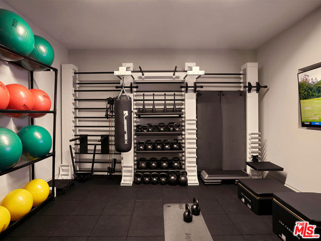 10000 Santa Monica Boulevard, Los Angeles CA: https://media.crmls.org/mediaz/9fa719ee-1578-4064-953f-2aef042bc55b.jpg