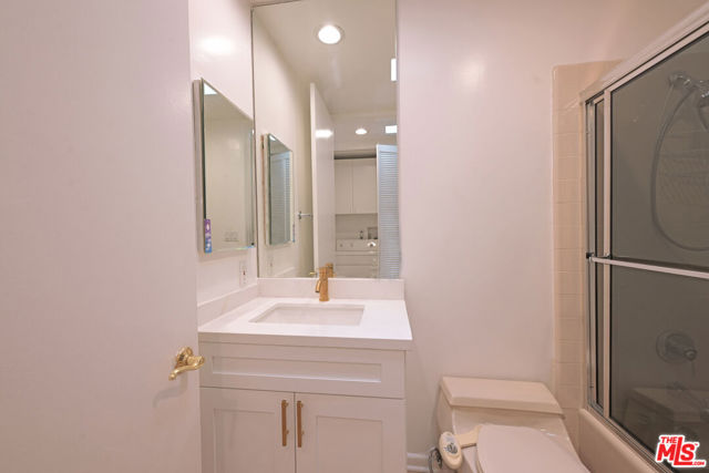 234 S Gale Drive, Beverly Hills CA: https://media.crmls.org/mediaz/9fa74de6-3554-4fc9-912d-d22b1c254a80.jpg
