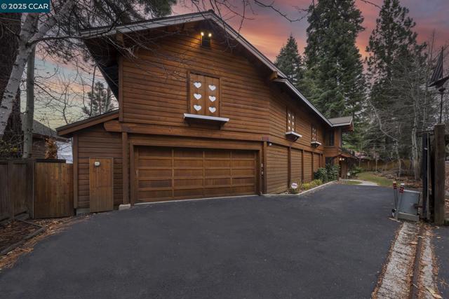 5768 N Lake Blvd, Carnelian Bay CA: https://media.crmls.org/mediaz/9fa75474-f4cd-4fb8-8145-8acfacd20671.jpg