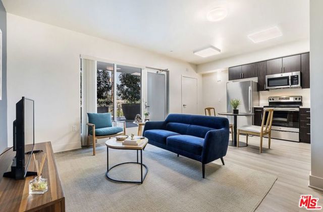 521 W Colorado Street, Glendale CA: https://media.crmls.org/mediaz/9fa7776a-d4ab-452e-90e6-ce31d9ddbe86.jpg