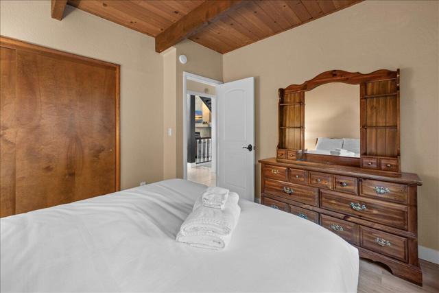 27621 Cedarwood Drive, Lake Arrowhead CA: https://media.crmls.org/mediaz/9fa7def1-a016-4034-8fb0-4b880bf94051.jpg