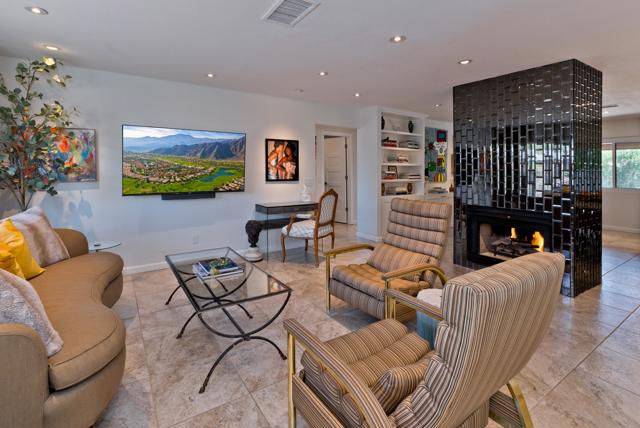 2200 E Acacia, Palm Springs CA: https://media.crmls.org/mediaz/9fa8270f-9782-4b1e-9583-4832344f33d7.jpg