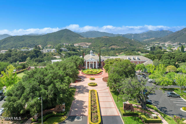 2479 Swanfield Court, Lake Sherwood CA: https://media.crmls.org/mediaz/9fa83f4b-6468-4da0-bd16-0b54e2b6da58.jpg