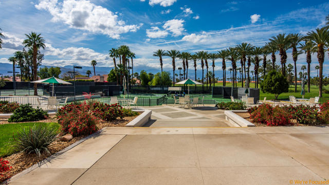 292 Desert Falls E Drive, Palm Desert CA: https://media.crmls.org/mediaz/9fa85f0f-0158-4259-87d3-b687d4f29514.jpg