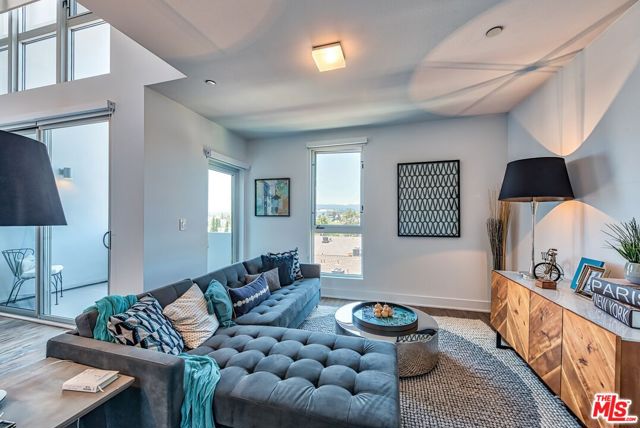 1168 S Barrington Avenue, Los Angeles CA: https://media.crmls.org/mediaz/9fa947af-48d6-4e2b-994b-60e828482c39.jpg