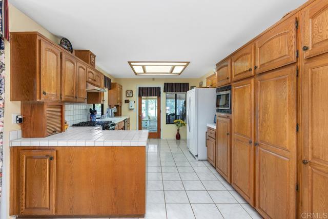 Detail Gallery Image 13 of 54 For 2394 Vista Grande, Vista,  CA 92084 - 3 Beds | 2/1 Baths