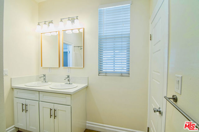 3425 Walton Avenue, Los Angeles CA: https://media.crmls.org/mediaz/9fa9845a-c008-4796-8c5d-f5daed784693.jpg