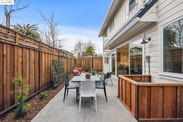 2312 Eighth St, Berkeley CA: https://media.crmls.org/mediaz/9faa0799-8c3e-431e-837b-83bfba0ce605.jpg