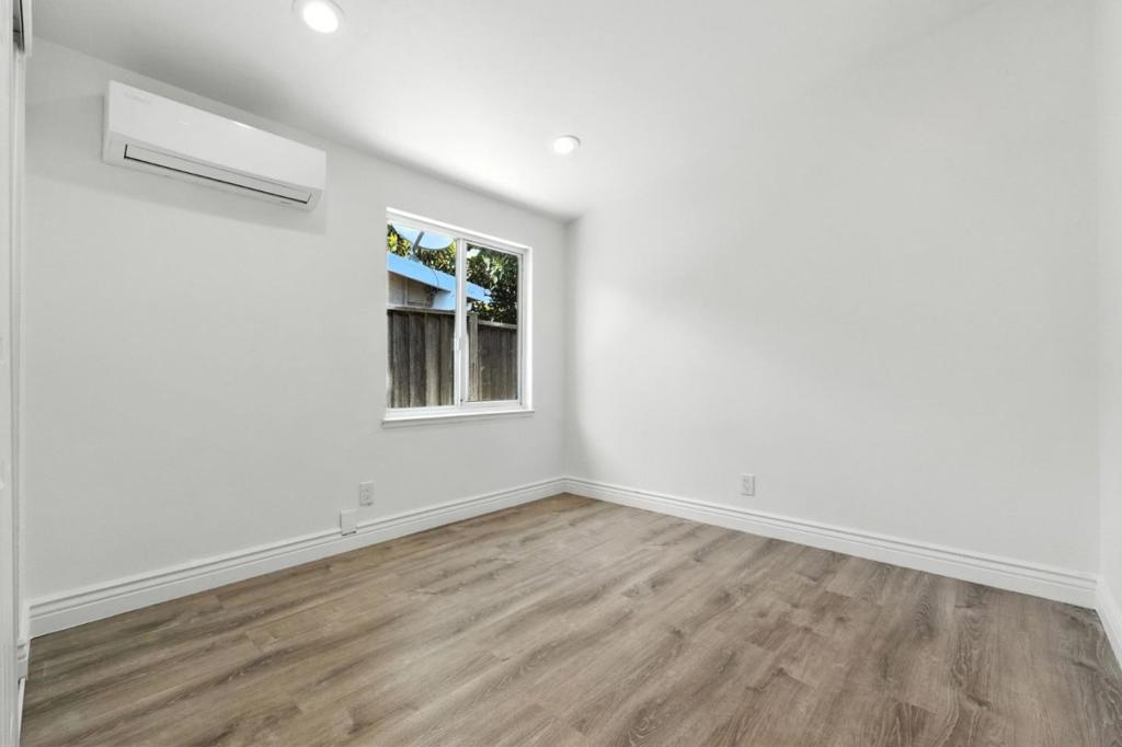 https://media.crmls.org/mediaz/9faa0f82-48f2-4b51-b957-b765b7b12f25.jpg?preset=X-Large