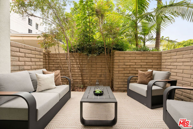 13245 Fiji Way, Marina del Rey CA: https://media.crmls.org/mediaz/9faa6c22-8d40-411c-816a-59f0a82199b1.jpg