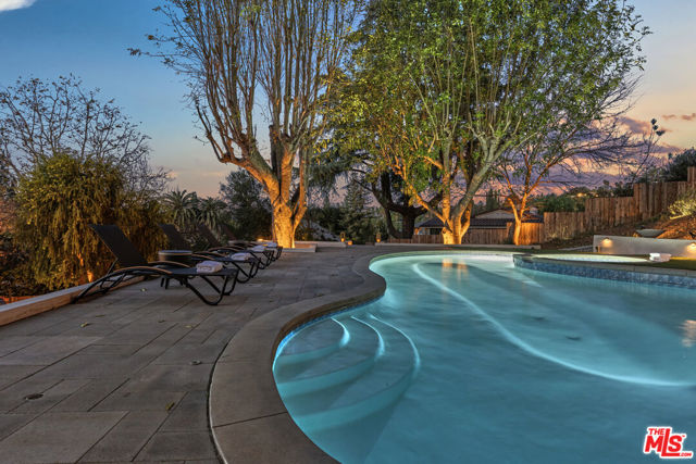 4430 Natoma Avenue, Woodland Hills CA: https://media.crmls.org/mediaz/9faa948a-62f4-4f59-bb9a-7be4ce5eceed.jpg