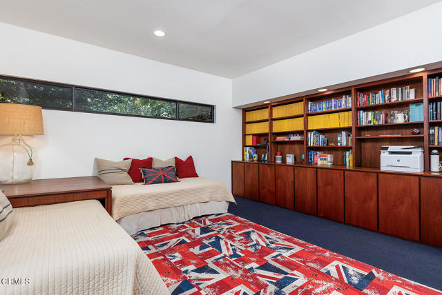 1055 Sherwood Road, San Marino CA: https://media.crmls.org/mediaz/9fab6c44-8088-4366-9658-86b86e8e1caa.jpg