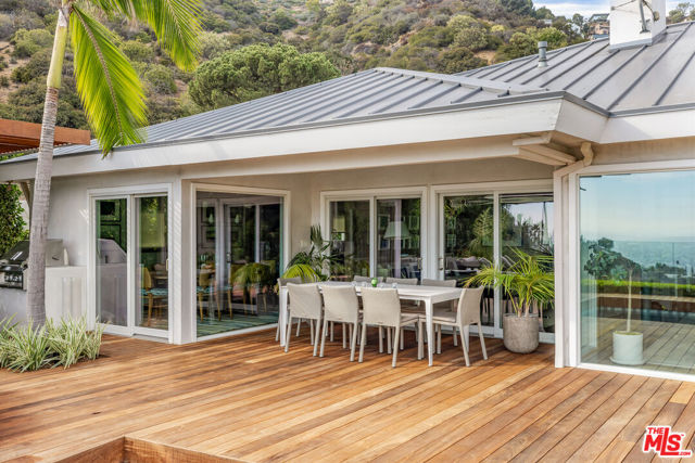 8814 Pinto Place, Los Angeles CA: https://media.crmls.org/mediaz/9fab9c0b-0ad9-4abb-910f-81deeedd4f56.jpg