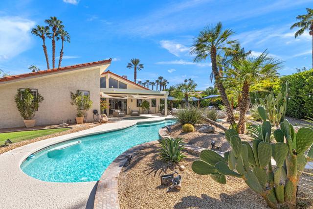 4 Lincoln Place, Rancho Mirage CA: https://media.crmls.org/mediaz/9fabf4a3-010d-4da0-811c-b467dcb69cd3.jpg