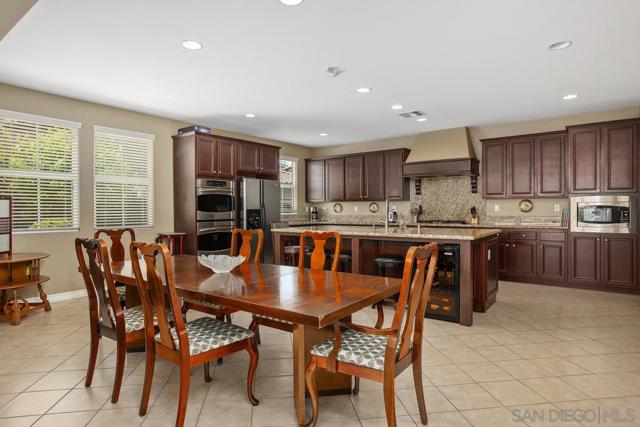 5029 Medalist Ct, Oceanside CA: https://media.crmls.org/mediaz/9fac2cd0-9bc7-407f-a30a-0d8cddcf7ec2.jpg