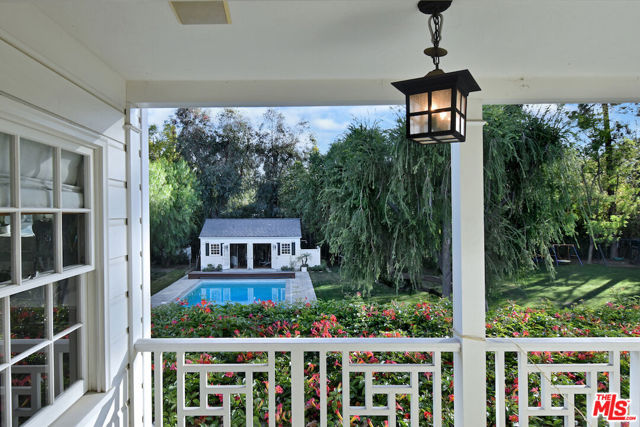 4444 Libbit Avenue, Encino CA: https://media.crmls.org/mediaz/9fac4ed8-aa63-42cf-b49a-fe3318b0a84c.jpg