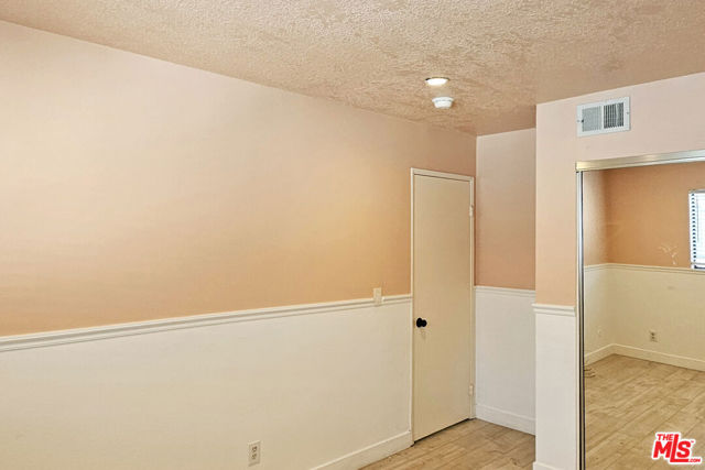 18130 Oxnard Street, Tarzana CA: https://media.crmls.org/mediaz/9fad9cbb-0159-4024-bc19-d54040263f39.jpg