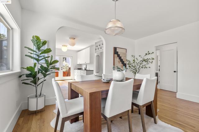 2516 Mathews St, Berkeley CA: https://media.crmls.org/mediaz/9fadd76f-c8f4-474f-b856-3de995d9045b.jpg