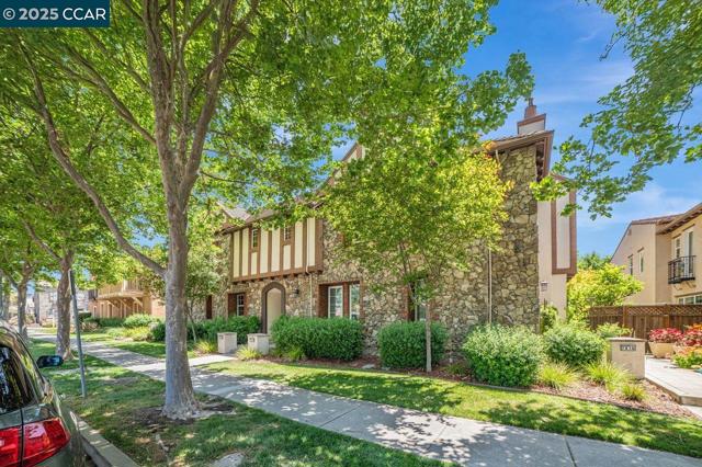7840 Stoneleaf Drive, San Ramon CA: https://media.crmls.org/mediaz/9fadf69a-a523-41bf-a4c7-597c4d606b2b.jpg