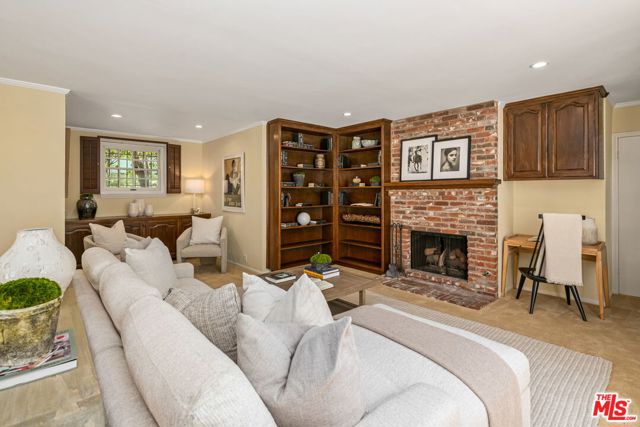 1376 San Ysidro Drive, Beverly Hills CA: https://media.crmls.org/mediaz/9fae10ab-89f1-4b0d-8010-b01d82ff3009.jpg