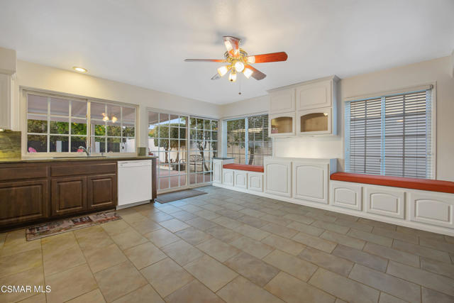 591 Shenandoah Street, Thousand Oaks CA: https://media.crmls.org/mediaz/9faed0a7-5353-40e8-843d-9df851a00cdf.jpg