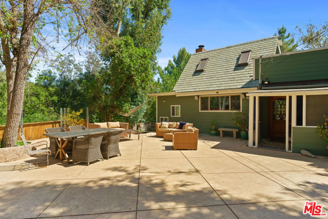 2026 Topanga Skyline Drive, Topanga CA: https://media.crmls.org/mediaz/9faf1b1e-db3f-4826-80c6-05d878b3a895.jpg