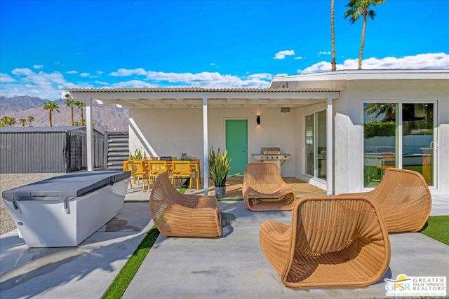 2002 N Whitewater Club Drive, Palm Springs, CA 92262