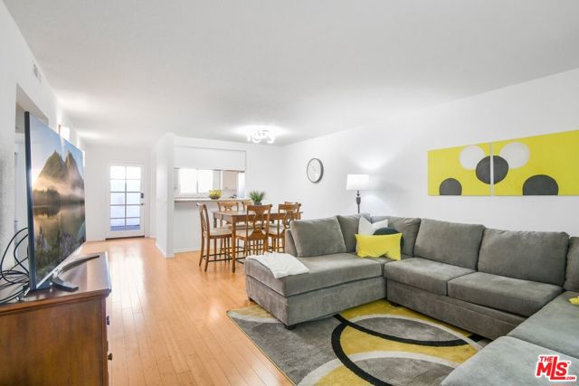 1335 Newport Avenue, Long Beach CA: https://media.crmls.org/mediaz/9fb017b0-5f49-483a-88b9-eb07e3e2bf8c.jpg