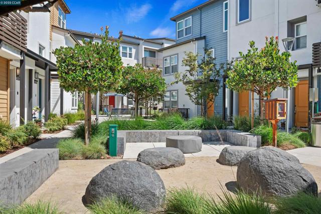 92 Zenith Cmn, Fremont CA: https://media.crmls.org/mediaz/9fb0665b-cf17-4bfa-8aa7-6b949e1ab8aa.jpg