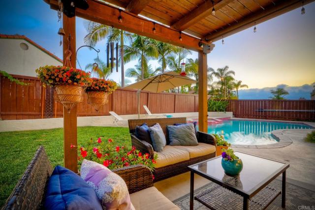 3737 Hillview Way, Oceanside CA: https://media.crmls.org/mediaz/9fb0c424-920c-47d5-8ba7-2b0adfad1403.jpg