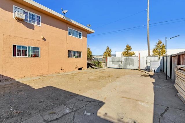 748 Clara Street, Oakland CA: https://media.crmls.org/mediaz/9fb1be54-4ddb-4551-9679-d6642f072ab5.jpg