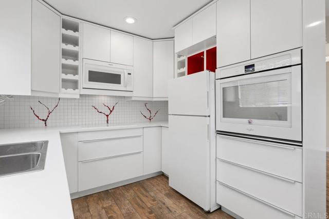 1811 E Grand Avenue, Escondido CA: https://media.crmls.org/mediaz/9fb21c10-475a-44be-886f-47b0091dd47b.jpg