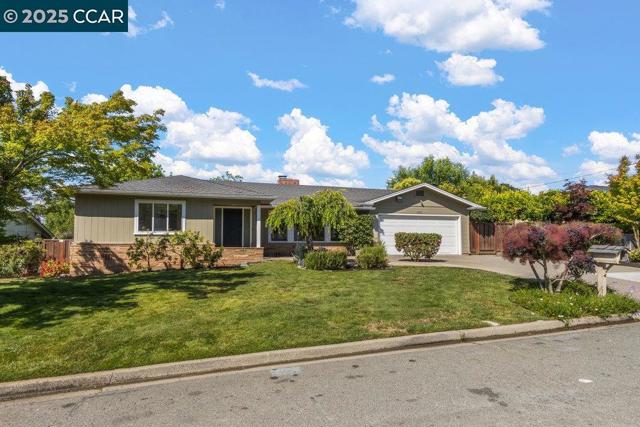 1071 Serrano Ct, Lafayette CA: https://media.crmls.org/mediaz/9fb22af0-7189-4053-9de8-0cae0019face.jpg