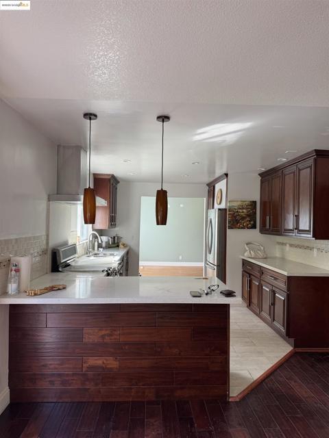 8 Juniper Way, Moraga CA: https://media.crmls.org/mediaz/9fb25671-3384-49c3-988a-a588aef1bf49.jpg