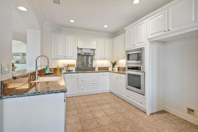 7479 Mermaid Lane, Carlsbad CA: https://media.crmls.org/mediaz/9fb2dc1e-9a48-48dd-9717-9087f54445c3.jpg
