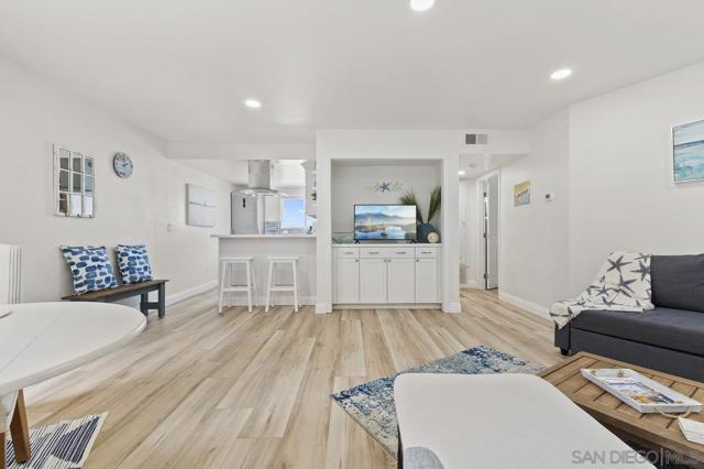 803 S Pacific St, Oceanside CA: https://media.crmls.org/mediaz/9fb3b84c-2497-4d16-803a-3e5b952d3643.jpg