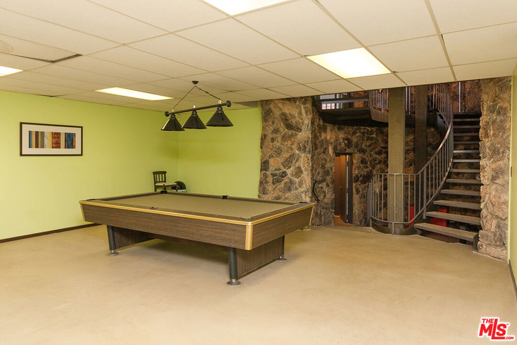 https://media.crmls.org/mediaz/9fb4572e-46fb-4a22-9931-fe1fc86583b7.jpg?preset=X-Large