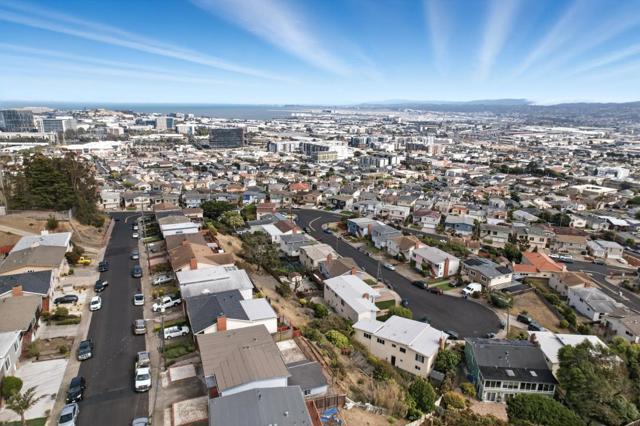541 Diamond Avenue, South San Francisco CA: https://media.crmls.org/mediaz/9fb47481-bfb6-4050-9caf-20aac1c0e3d2.jpg